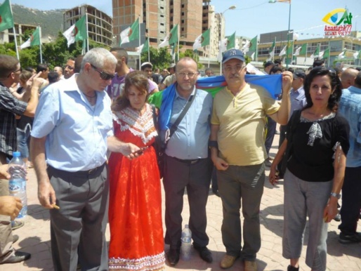 Kamel Chetti, rescapé de l'arbitraire de la justice algérienne, Hassiba Abassène et fatiha rahmouni, membre du MAK et nafa Kirèche, membre du gouvernement provisoire kabyle, le 3 aout à Tizi-Ouzou