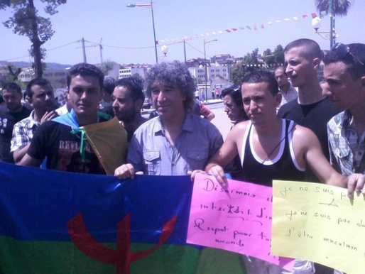 Face au défi kabyle :  Pris d’une rage folle, le régime algérien sombre dans un pathétique cafouillage médiatique.