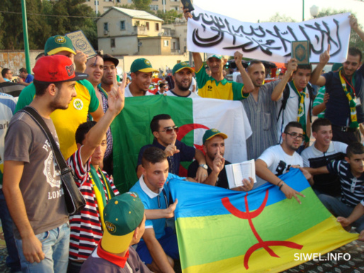 Quelques dizaines d'islamistes ont manifesté place Matoub Lounès aux cris de 