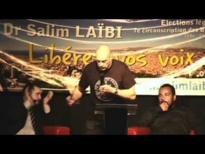 Salim Laibi avec ses amis Alain Soral et Dieudonné lors de la campagne loufoque pour les législatives françaises de 2012 (PH/DR)