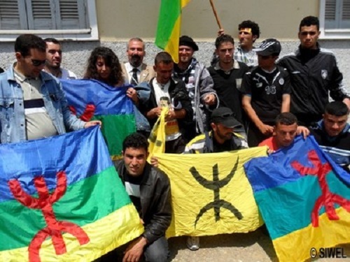 Des militants chawis et kabyles lors d'une marche en Kabylie. PH/DR