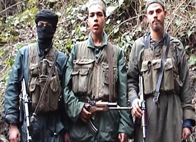 Des terroristes islamistes algériens. Ici au centre,Abdelkader Belhadj, le fils du chef terroriste Ali Belhadj (PH/DR)