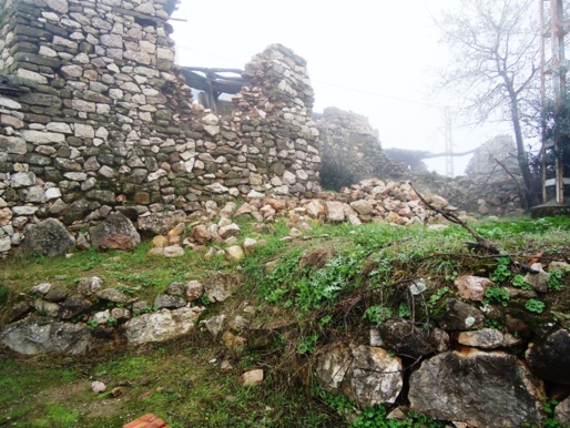 Classé «patrimoine national historique » par les autorités algériennes, le village historique d’At Lqayed est dans un état d’effondrement lamentable