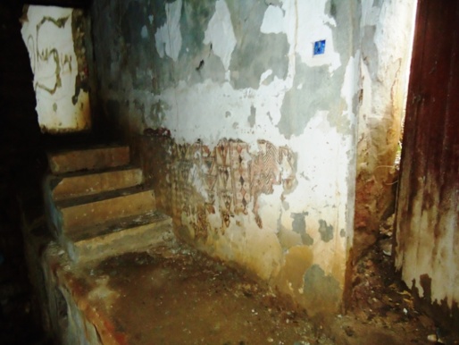 Classé «patrimoine national historique » par les autorités algériennes, le village historique d’At Lqayed est dans un état d’effondrement lamentable