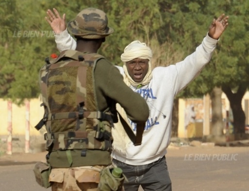 Les accusations d'exactions contre l'armée malienne se multiplient depuis le début de l'opération française Serval-(PH/AFP)