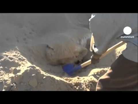Sous le sable de l'Azawad, les corps enterrés à la va-vite_(PH/capture d'écran vidéo Euronews)