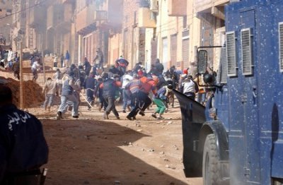 Ghardaïa : les agressions des arabes châambas contre les mozabites se poursuivent avec l’appui de la police