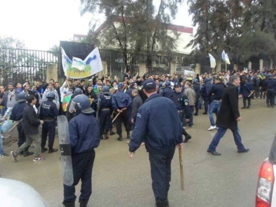 Confrontation entre policiers kabyles et arabes à Tizi-Ouzou après la répression de la marche du MAK