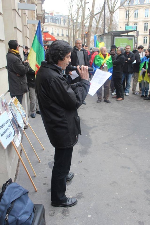 Collectif des Amazighs en France : le racisme de l’Etat algérien envers les mozabites dénoncé devant l’ambassade d’Algérie à Paris