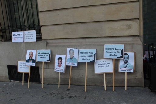 Collectif des Amazighs en France : le racisme de l’Etat algérien envers les mozabites dénoncé devant l’ambassade d’Algérie à Paris