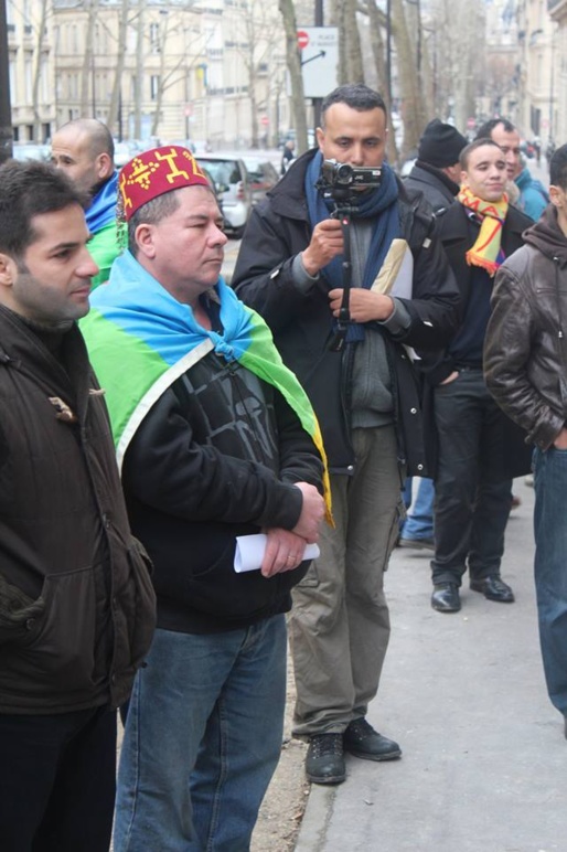 Collectif des Amazighs en France : le racisme de l’Etat algérien envers les mozabites dénoncé devant l’ambassade d’Algérie à Paris