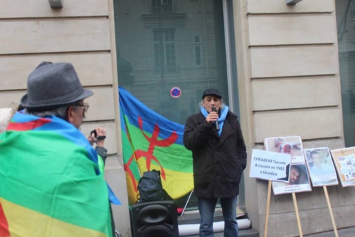 Collectif des Amazighs en France : le racisme de l’Etat algérien envers les mozabites dénoncé devant l’ambassade d’Algérie à Paris