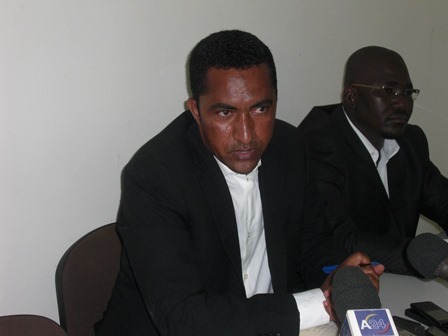 Mossa Ag Attaher et Mahamadou Djéri Maiga, respectivement, Porte-parole et vice-président du MNLA, lors de la conférence de presse du MNLA à Ouagadougou ( PH/DR)