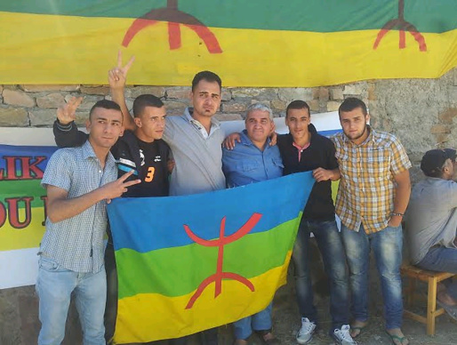 Le président du MAK avec les militants (PH/DR) Le président du MAK avec les militants (PH/DR)