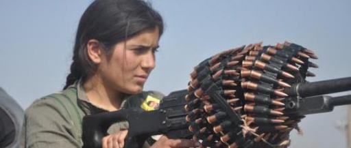 Sur le front syrien, les combattantes kurdes se battent contre l'Etat islamique (EI)