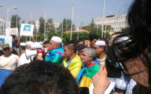 Kabyles, Mozabites et Chawis main dans la main à Tizi-Wezzu, le 30/08/2014 (PH/DR)