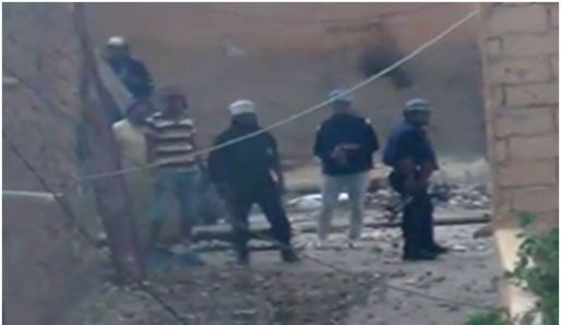 URGENT / Terrorisme d'Etat : Les policiers" grévistes" de Ghardaia reprennent du service...contre les mozabites/ vidéo édifiante URGENT / Terrorisme d'Etat : Les policiers" grévistes" de Ghardaia reprennent du service...contre les mozabites/ vidéo édifiante