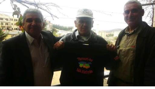 At Xelfun (ex Chaâbet Lâemer) _ Boumerdes : des responsables du MAK rendent visite au chanteur Said Kessas At Xelfun (ex Chaâbet Lâemer) _ Boumerdes : des responsables du MAK rendent visite au chanteur Said Kessas