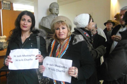 Nadya, militante kabyle,est venue avec sa maman