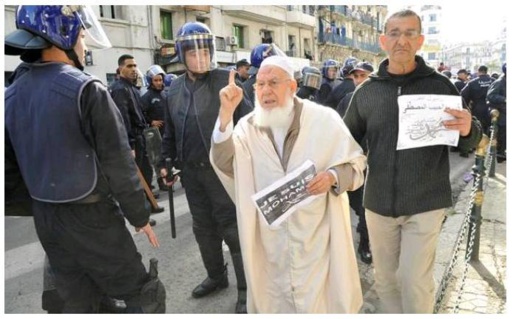 Caricatures de Mahomet : des émeutes à Alger sous le slogan "Kouachi Chouhada" (martyrs) Caricatures de Mahomet : des émeutes à Alger sous le slogan "Kouachi Chouhada" (martyrs)