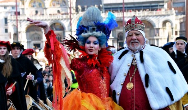 Plus de 100 000 personnes ont assisté à « l’envol de l’ange » qui donne le coup d’envoi du carnaval de Venise (PH/DR)
