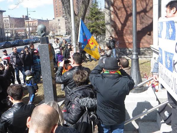 Immense succès de la levée du drapeau kabyle à Montréal