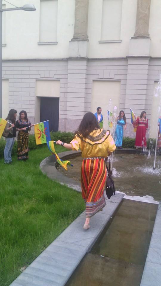 Italie : lever du drapeau kabyle par le professeur Vermondo Brugnatelli