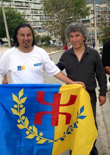 Zeddek Mouloud avec le drapeau kabyle...bien visible, cette fois