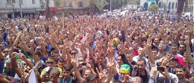 Grande mobilisation pour la sauvegarde de la JSK : La Kabylie dit " NON " à Hannachi (en image et vidéo)