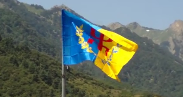 Pour le 14è anniversaire de la création du MAK, 4 villages procèdent au lever du drapeau national kabyle dans l'Arch d'Aqvil
