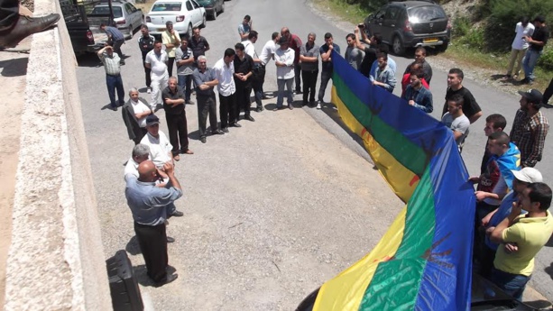 Pour le 14è anniversaire de la création du MAK, 4 villages procèdent au lever du drapeau national kabyle dans l'Arch d'Aqvil
