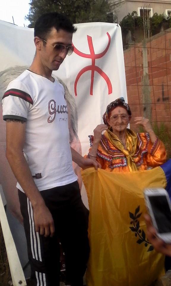 Lever du drapeau national kabyle à Ait Issad: Un événement historique