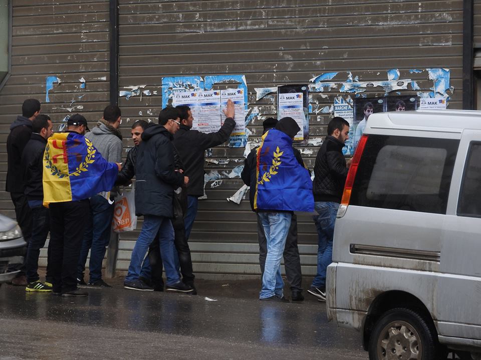 Marche de Yennayer 2966 : Campagne d'affichage du Conseil universitaire de Tizi Wezzu dans la ville des Genêts