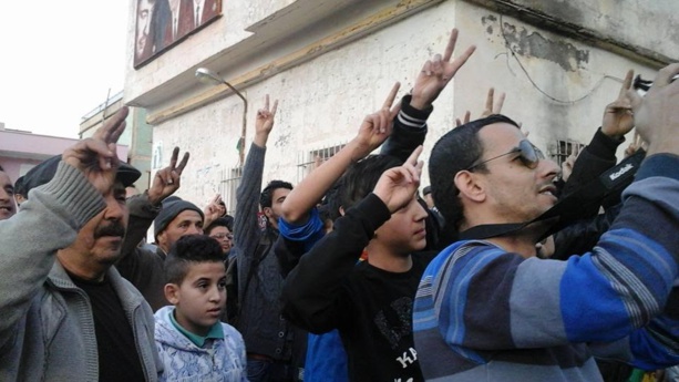 Meeting du MAK suivi du lever du drapeau national Kabyle  à Agwni Ggeghran (vidéo)