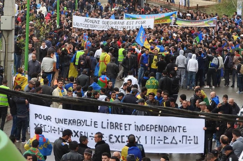 Tizi-Ouzou : Malgré les intimidations, les propagandes  de déstabilisation et  les entraves « sécuritaires », la marche du MAK à a été grandiose.