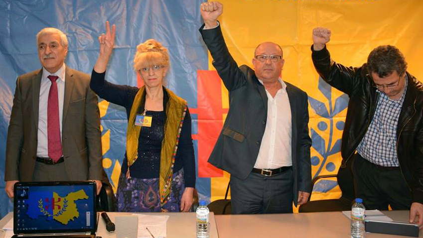 Mme Sakina Ait Ahmed entre MM. Ferhat Mehenni et Ahmed Haddag lors du pré-Congrès du MAK en Europe, Paris, le 20/12/2015 (PH/S.HAMMA)