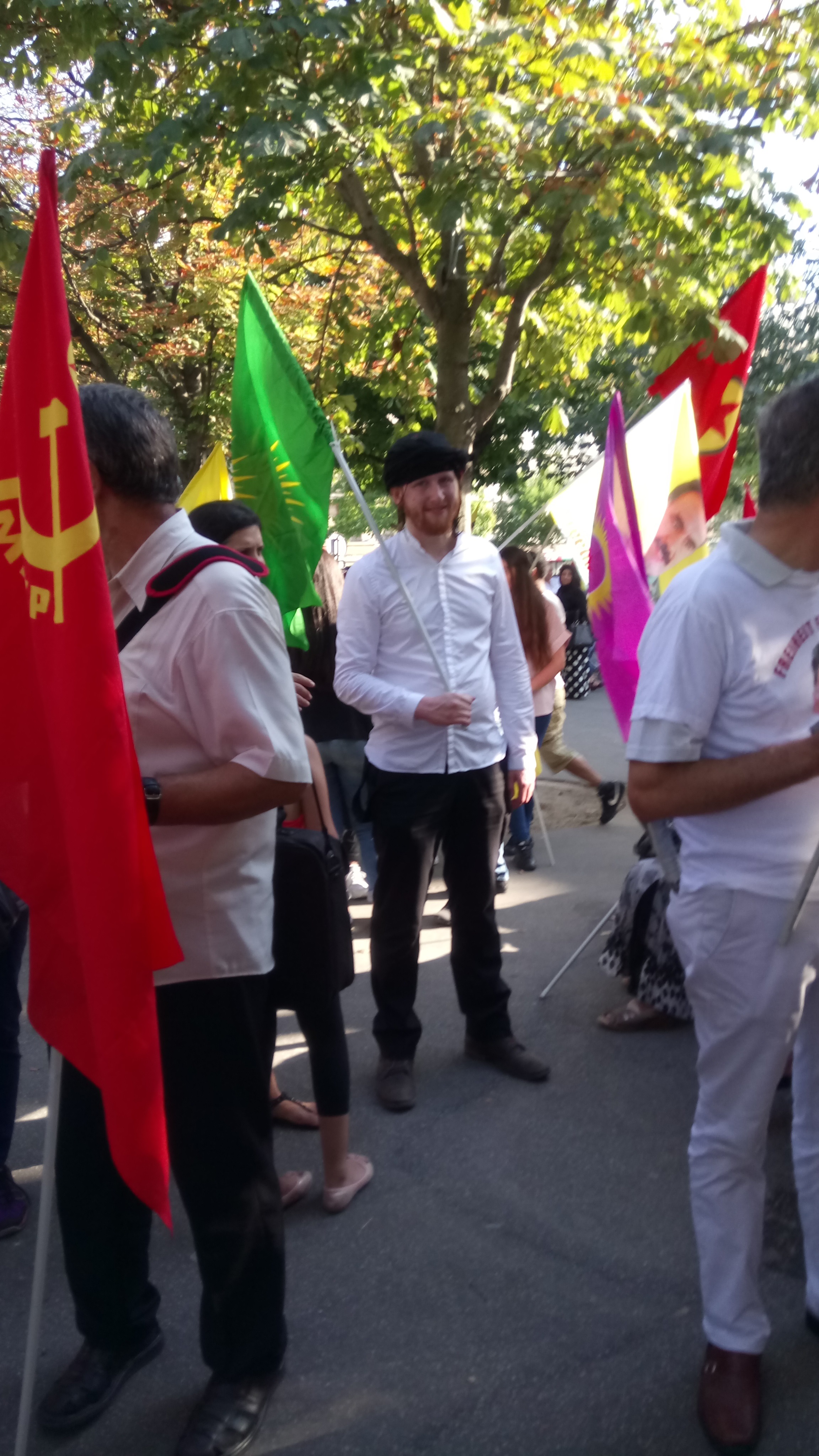 Marche kurde à Paris  : La Kabylie présente, en soutien à "une solution politique pour le Kurdistan"