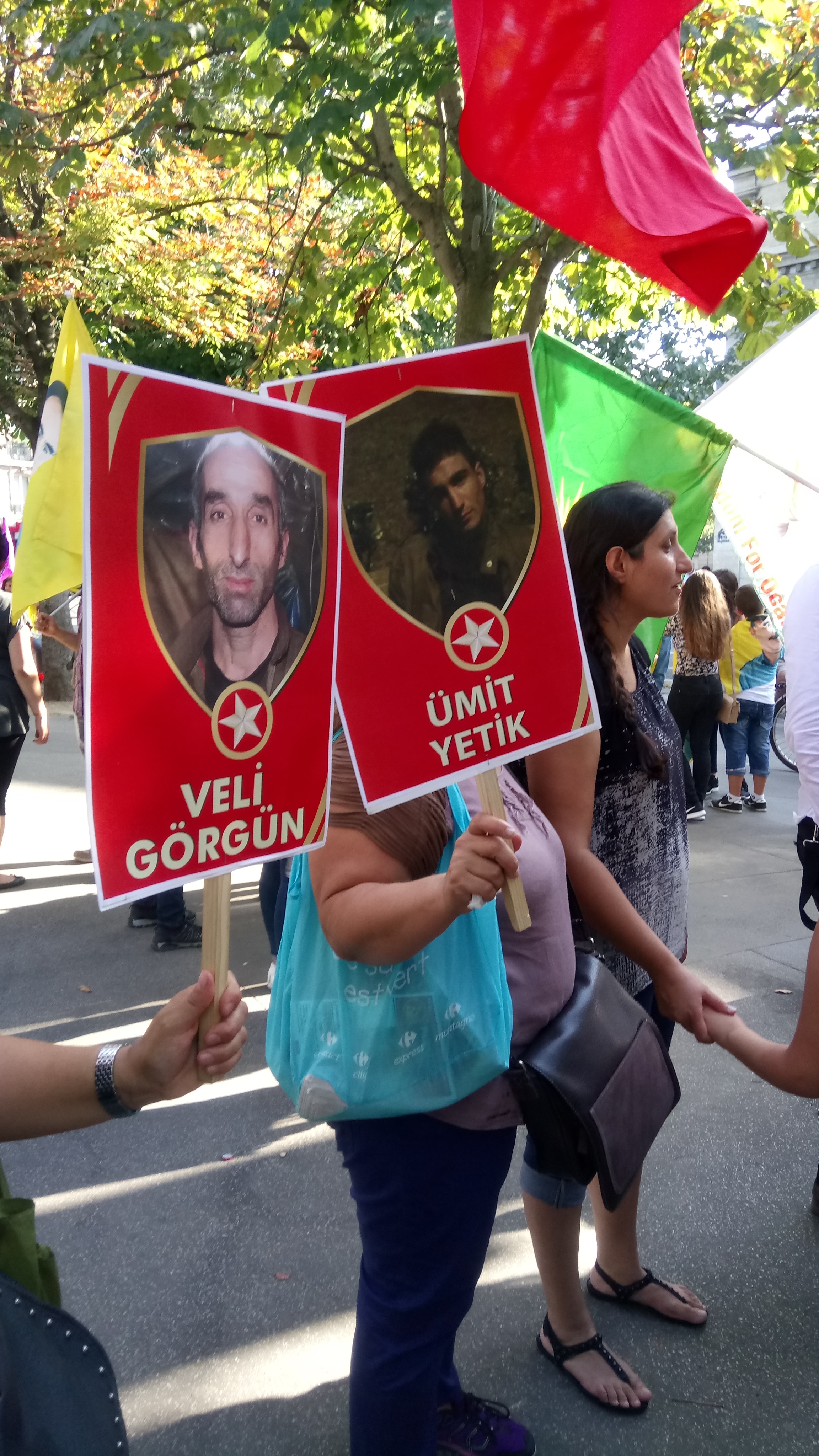 Marche kurde à Paris  : La Kabylie présente, en soutien à "une solution politique pour le Kurdistan"