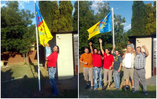 Lever du drapeau kabyle à Pretoria par Yuva n Tala Hamu et les représentants de la diaspora kabyle en Afrique du Sud, le 08/11/2015 (PH/DR)