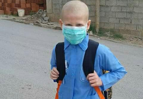 Le Président du MAK au chevet d’un jeune cancéreux qui fait appel à la solidarité kabyle