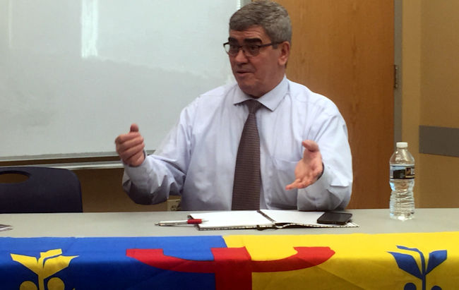 Conférence fructueuse du Premier ministre kabyle à Washington en présence de Roger Kaplan