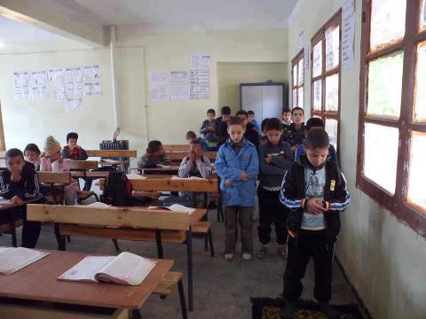 L’éducation nationale algérienne formate méthodiquement les enfants dès le CP pour les transformer en arabo-islamistes. Ici un cours d'éducation islamiquequi a le statut de matière obligatoire (PH/DR)