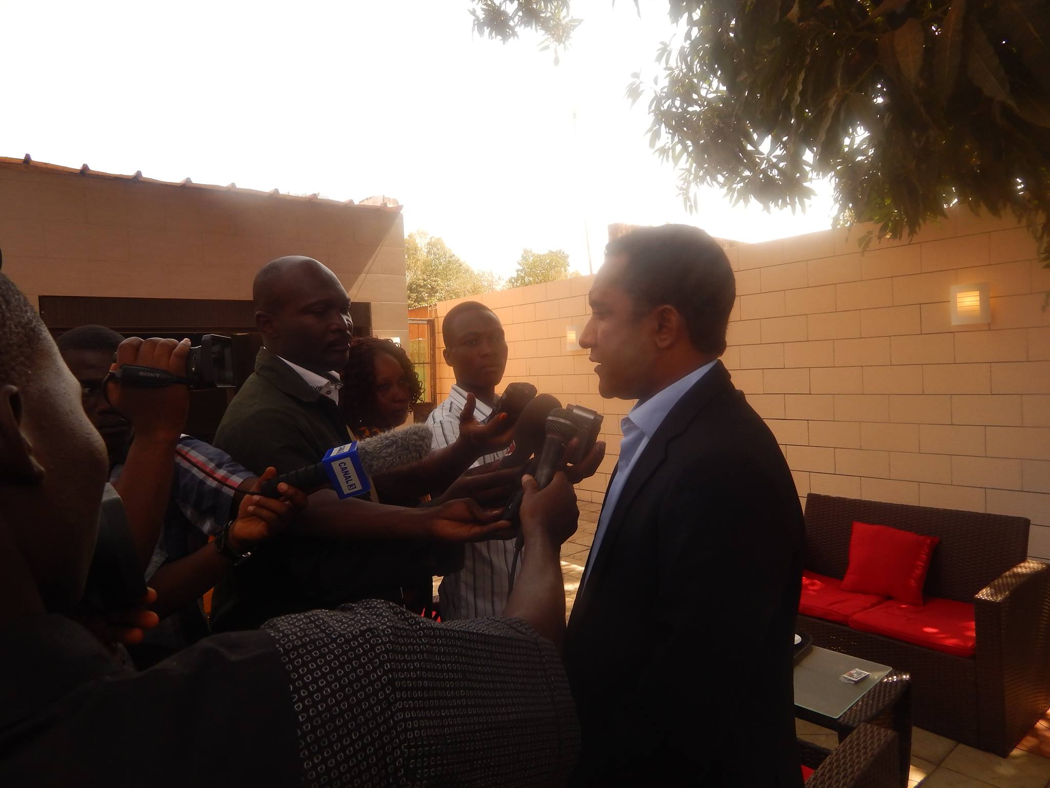 Le porte-parole du MNLA, Mossa Ag Attaher, lors de la conférence de presse avec des journalistes africains à Ouagadougou (PH/DR)