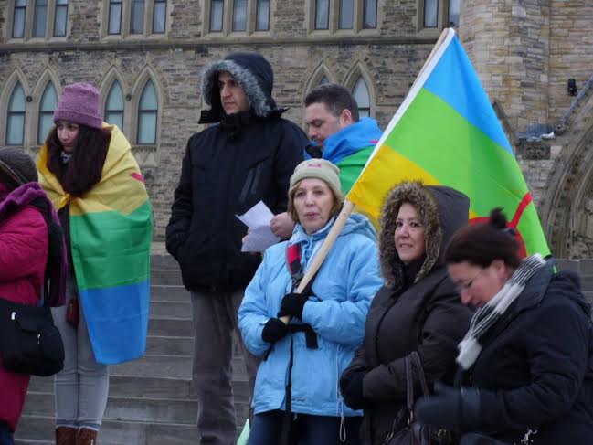 Malgré le froid  glacial qui caracy=térise les Hivers canadiens, les amazighs d'Ottawa n'ont pas hésiter à braver la rudesse de l'Hiver pour manifester leur soutien aux mozabites (PH/DR)