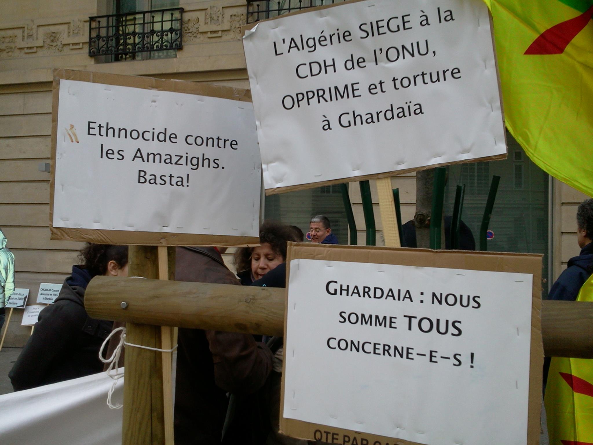 Collectif des Amazighs en France : le racisme de l’Etat algérien envers les mozabites dénoncé devant l’ambassade d’Algérie à Paris