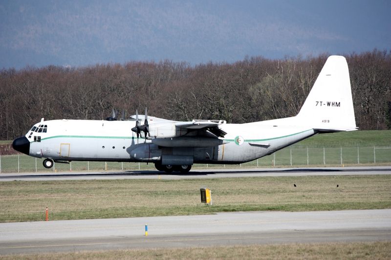 C'est cet avion qui s'est écrasé : Lockheed C130H-30 Hercules (7T-WHM) de l'Armée de l'air algérienne, ici à l'aéroport de Genève (Suisse) le 18/03/2011 (PH/Luengo Germinal)