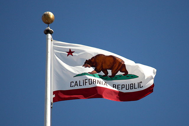 Le drapeau de la Californie, flottant au San Francisco City Hall, Californie (PH/DR)