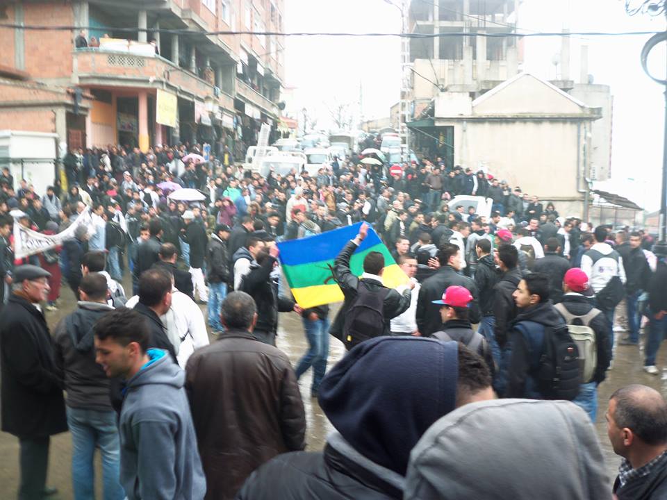 Grande manifestation des lycéens à Tala n Sila (Michelet - Ain El Hammam)
