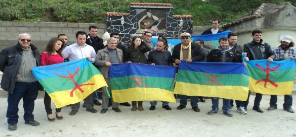 Le MAK se recueille sur les tombes de Mouloud Mammeri, Mohia et Brahim Izri