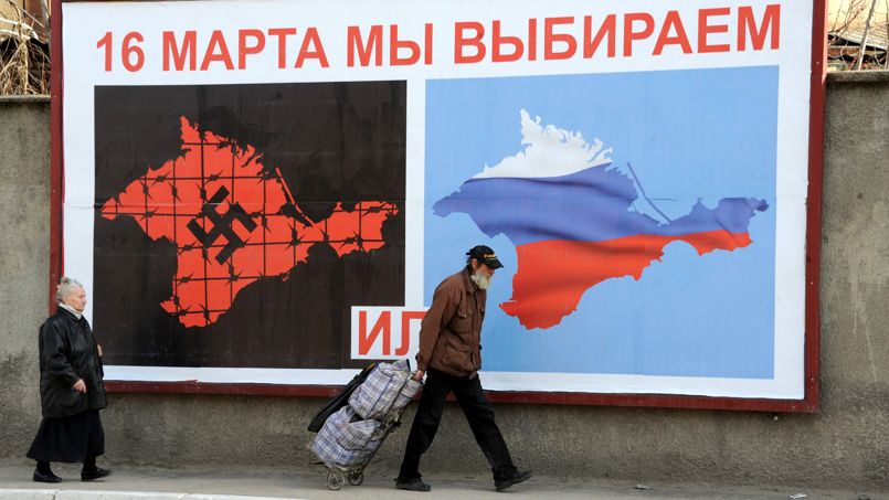 Affiche électorale, le 11 mars 2014 à Sébastopol, pour le référendum d’autodétermination de la Crimée, où l’on peut lire: «Le 16 mars, nous aurons le choix entre...» (PH/DR)